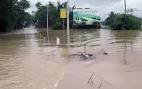Mưa lớn chia cắt nhiều khu vực ở Nam Trung bộ