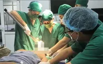 Cứu sống bệnh nhân bị dao quắm găm xuyên não
