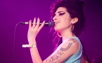 Đấu giá kỷ vật của Amy Winehouse, thu về 4 triệu USD