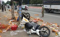 Xe tải mất lái tông hàng loạt xe máy, nhiều người bị thương