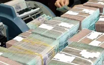 Thận trọng trong việc tăng trần nợ công