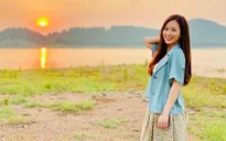 Phong cách ăn mặc dịu dàng đốn tim khán giả của nữ y tá "Phố trong làng"