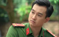 Đội trưởng công an xã của Phố trong làng gặp chấn thương trên phim trường