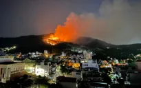 Hàng trăm người tham gia chữa cháy rừng tại thành phố Hạ Long