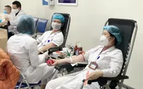 Chuyện những nhân viên y tế hiến máu mùa dịch
