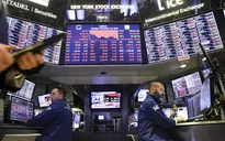 Giới lãnh đạo doanh nghiệp Mỹ ồ ạt bán cổ phiếu