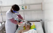 Pháo tự chế phát nổ, nam thanh niên 19 tuổi hỏng một bên mắt, nát hai tay