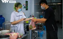 Quận "vùng cam" ở Hà Nội dừng dịch vụ hàng ăn uống tại chỗ