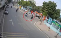 Hà Nội: Truy tìm 2 kẻ trộm xe SH, chém chiến sĩ công an bằng dao bầu