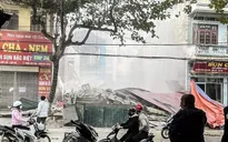 Ngôi nhà 3 tầng bất ngờ đổ sập do hàng xóm đào móng xây nhà