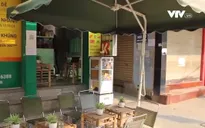 Người dân quận Đống Đa tuân thủ quy định bán hàng mang về