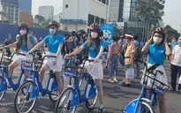 Người dân TP Hồ Chí Minh hào hứng trải nghiệm dịch vụ xe đạp công cộng