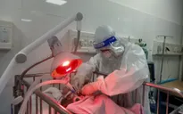 Cứu sống bé sơ sinh ngưng tim, ngưng thở là con sản phụ F0 nguy kịch