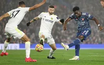 Thi đấu thăng hoa, Arsenal đè bẹp Leeds United