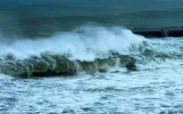 Bão số 9 gây mưa lớn ở miền Trung, 1 người thiệt mạng do lật thuyền
