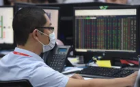 Chứng khoán lình xình, VN-Index tăng gần 4 điểm