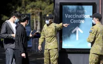 Australia duy trì sống chung với COVID-19, rút ngắn thời gian chờ tiêm mũi tăng cường