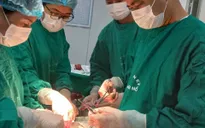 Kết hợp mổ lấy thai, cắt bỏ khối u xơ tử cung cho sản phụ