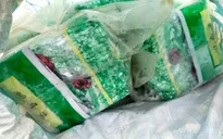 Đi nhặt ve chai, phát hiện gần 20kg nghi ma túy dạt vào bờ biển
