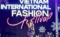 Diva Hồng Nhung, Lê Hiếu “đốn tim” khán giả tại Lễ hội thời trang quốc tế Việt Nam VIFF tại Novaland Gallery