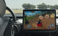 Tesla khóa tính năng giải trí trên xe khi đang di chuyển