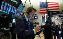 Lần đầu tiên trong 5 năm chỉ số S&P 500 vượt mặt Nasdaq