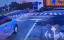 Vượt đèn đỏ như ''tên bắn", nam thanh niên điều khiển xe máy nhận kết đắng