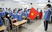 Học sinh lớp 12 tại Hà Nội đi học trở lại