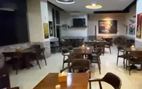 Các quán cà phê vắng bóng cổ động viên bóng đá trận Việt Nam - Lào