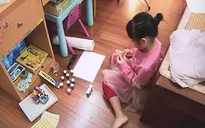 Trẻ mầm non nghỉ dịch dài ngày: Phụ huynh "rối như tơ vò"