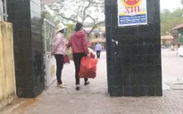 Giáo viên tình nguyện cách ly tại trường trong đêm