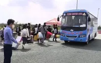 Dịch COVID-19: Quảng Ninh sử dụng xe bus trung chuyển đưa người dân về quê