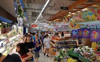 Mạnh tay khuyến mãi, các doanh nghiệp bán lẻ kích cầu mua sắm Tết Tân Sửu