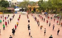 Tết đặc biệt của những em học sinh trong khu cách ly ở tâm dịch COVID-19