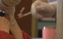 Gần 1/3 số người trưởng thành Mỹ vẫn lưỡng lự về việc tiêm vaccine COVID-19