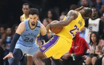 NBA cảnh báo Lebron James vì thói ăn vạ