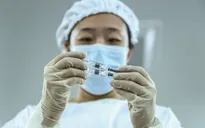 Trung Quốc mạnh tay trấn áp tội phạm vaccine COVID-19