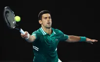 Novak Djokovic ngược dòng kịch tính trước Alexander Zverev