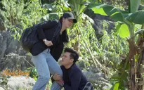 Hướng dương ngược nắng: Được cứu sau rắn cắn, Hoàng ôm chặt chân Minh giữa rừng vắng