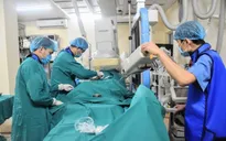 Nút tắc túi phình mạch não khổng lồ bằng vòng xoắn kim loại