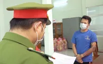 Đánh bạc, đánh cả... công an xã