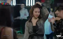 Hồng Diễm - Lương Thu Trang "quẩy banh nóc" ở bar trong hậu trường Hướng dương ngược nắng