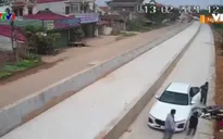 Gây tai nạn vì mở cửa xe bất cẩn