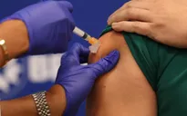 Nhiều nước khẩn trương triển khai tiêm vaccine ngừa COVID-19