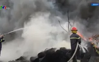 Hiểm họa cháy nổ từ những kho phế liệu giữa khu dân cư