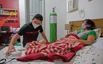 Bác sĩ cứu sống mẹ mắc COVID-19 thể nặng ngay tại nhà