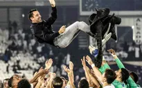 Xavi có danh hiệu thứ 5 trên cương vị HLV