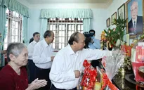 Thủ tướng Nguyễn Xuân Phúc dâng hương tưởng nhớ các nguyên lãnh đạo đã từ trần