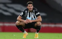 Tiền đạo Newcastle United nhận án phạt vì… đi cắt tóc