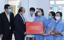 Thủ tướng tặng quà Tết những người yếu thế